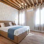 Domus Apostoli Balcony Appartement *