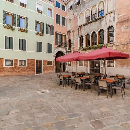 Domus Apostoli Balcony Appartement *