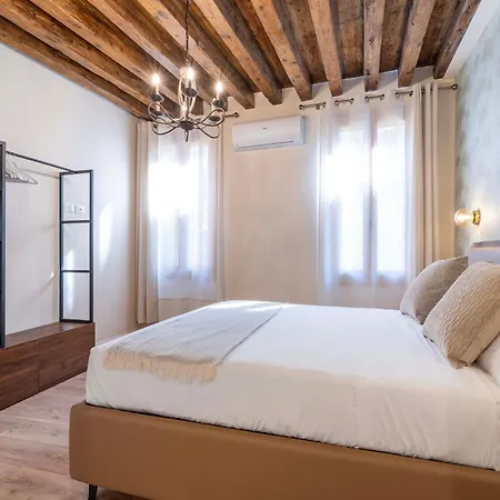 Domus Apostoli Balcony *