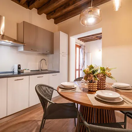 Domus Apostoli Balcony Apartment *