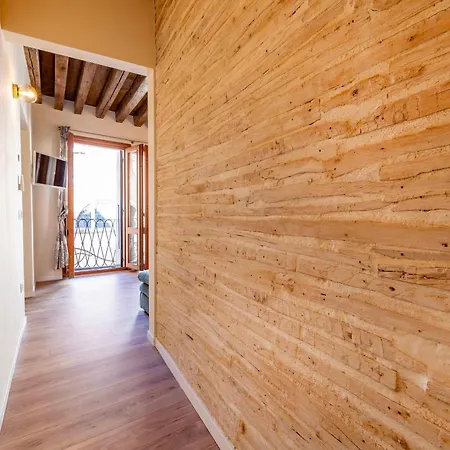 Domus Apostoli Balcony Venise