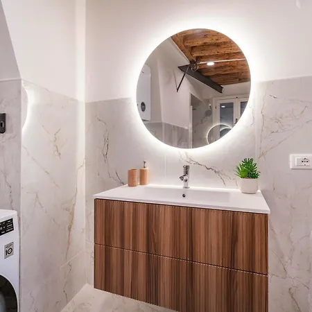 Domus Apostoli Balcony Apartment *