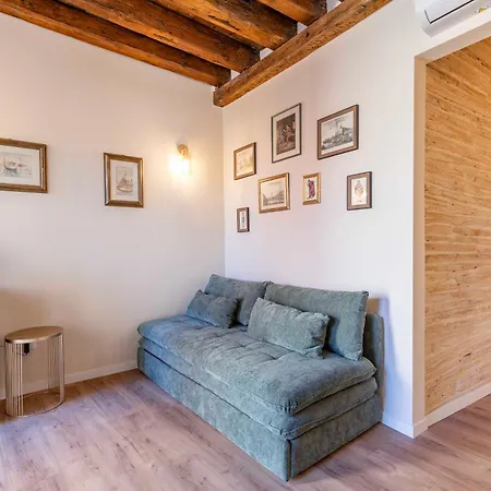 Domus Apostoli Balcony Appartement