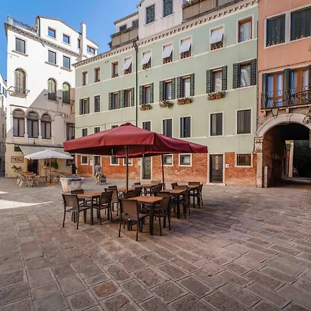 Domus Apostoli Balcony Apartment Venedig