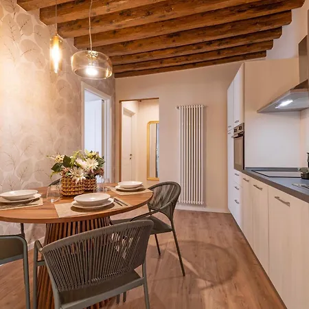 Domus Apostoli Balcony *