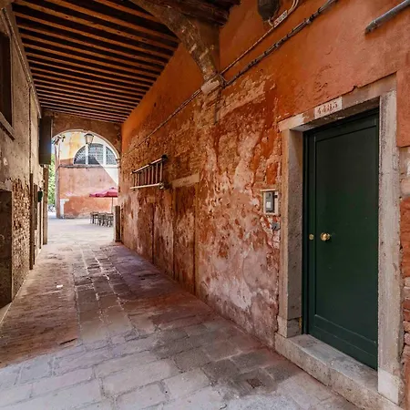 Domus Apostoli Balcony *